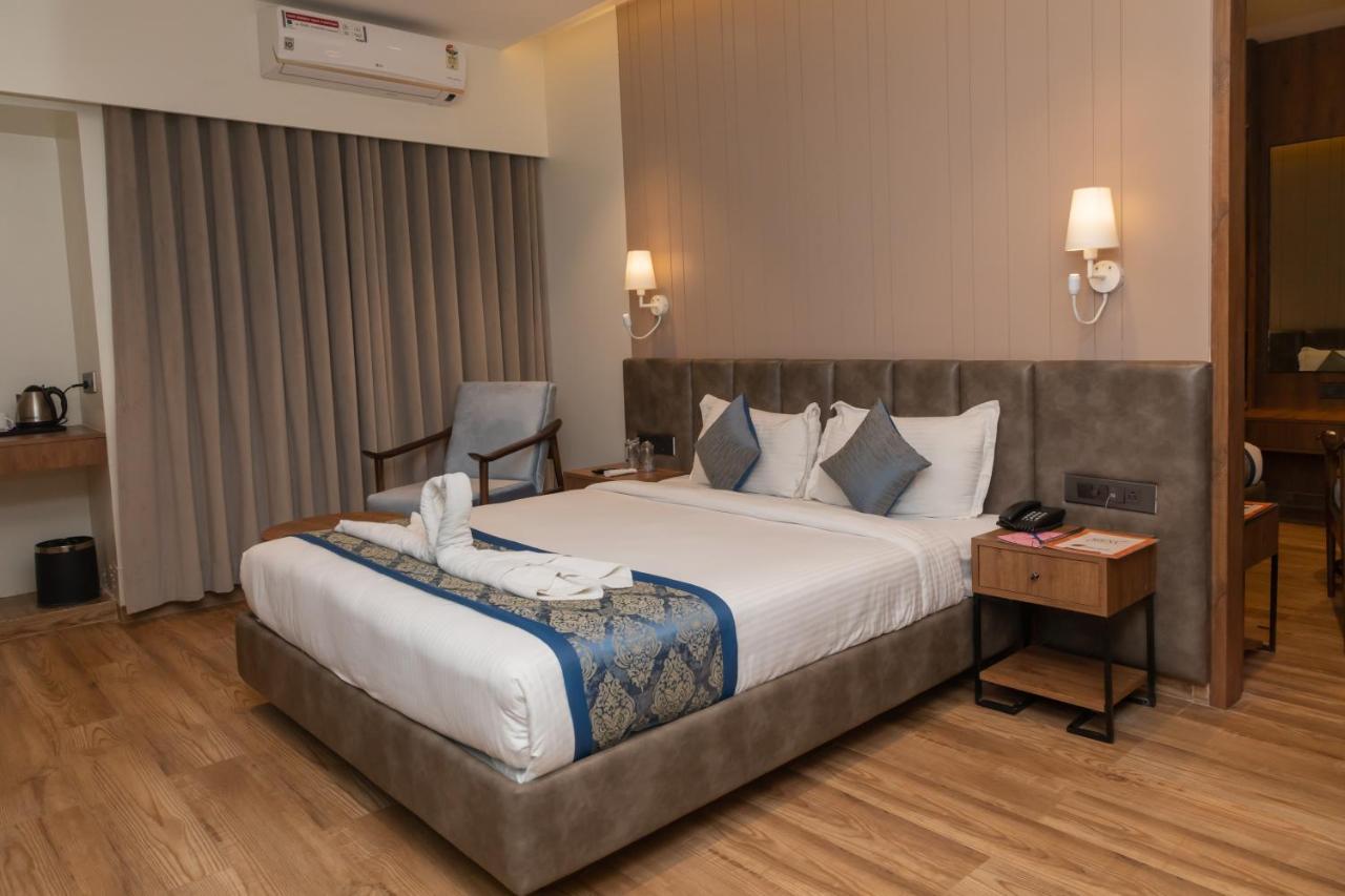 Pinnacle Grand Hotel Ahmedabad Exterior foto