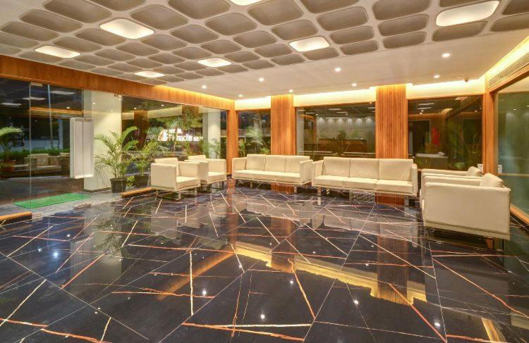 Pinnacle Grand Hotel Ahmedabad Exterior foto