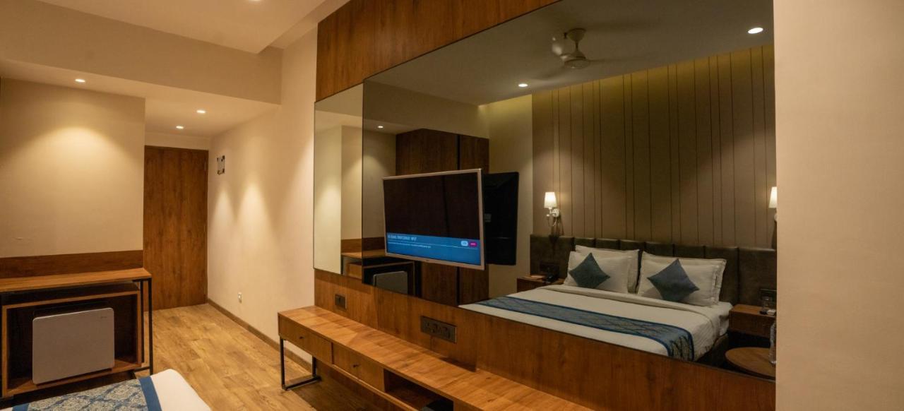 Pinnacle Grand Hotel Ahmedabad Exterior foto