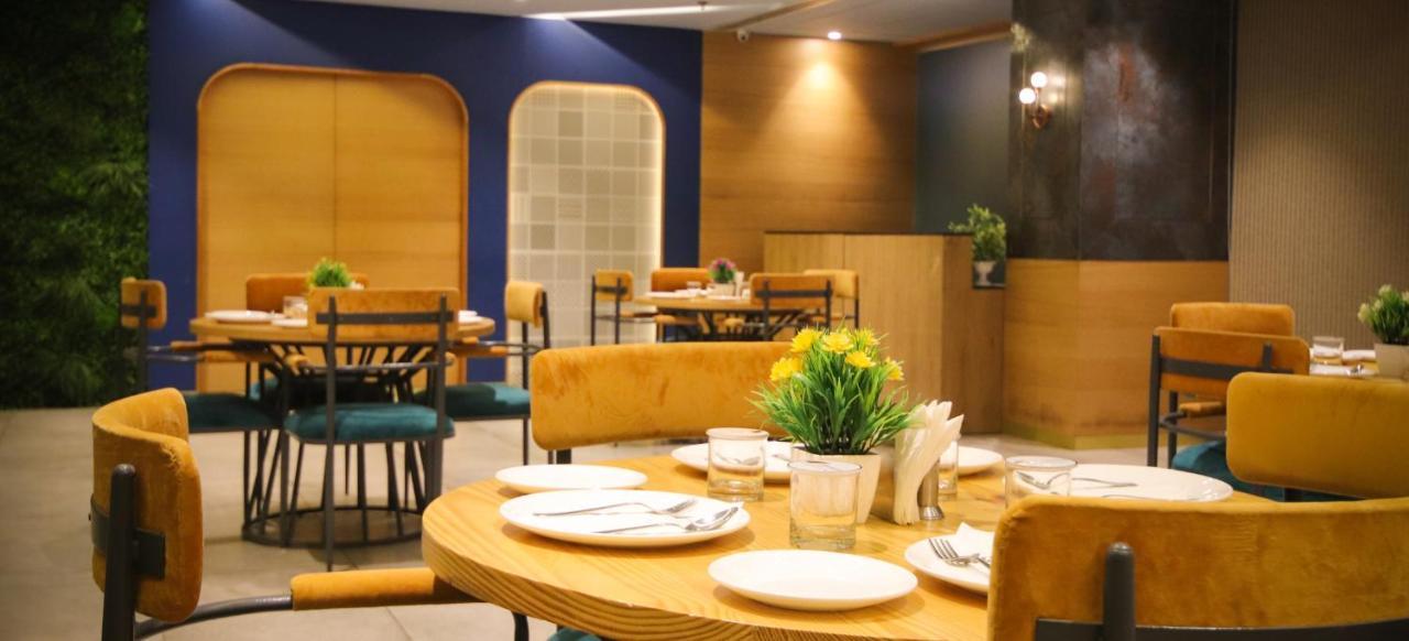 Pinnacle Grand Hotel Ahmedabad Exterior foto