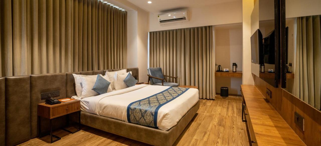 Pinnacle Grand Hotel Ahmedabad Exterior foto