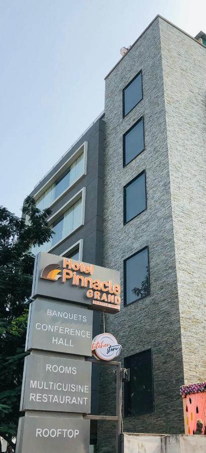 Pinnacle Grand Hotel Ahmedabad Exterior foto