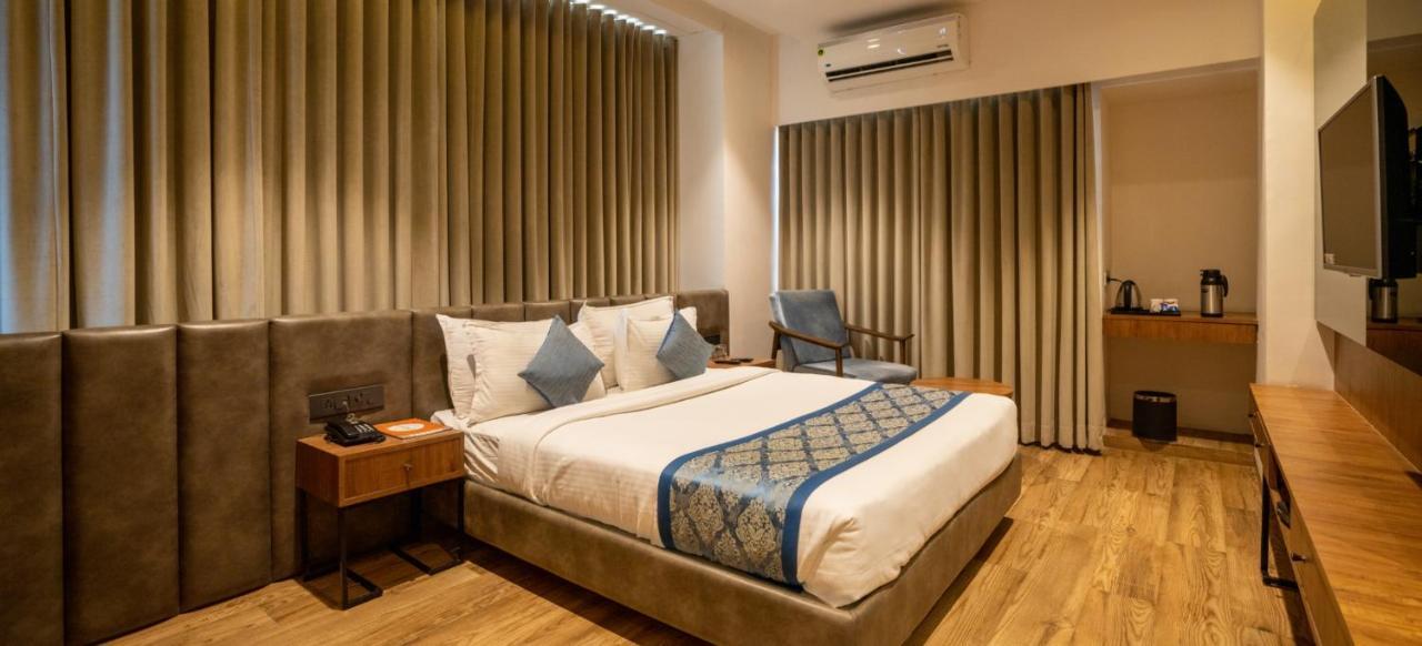 Pinnacle Grand Hotel Ahmedabad Exterior foto