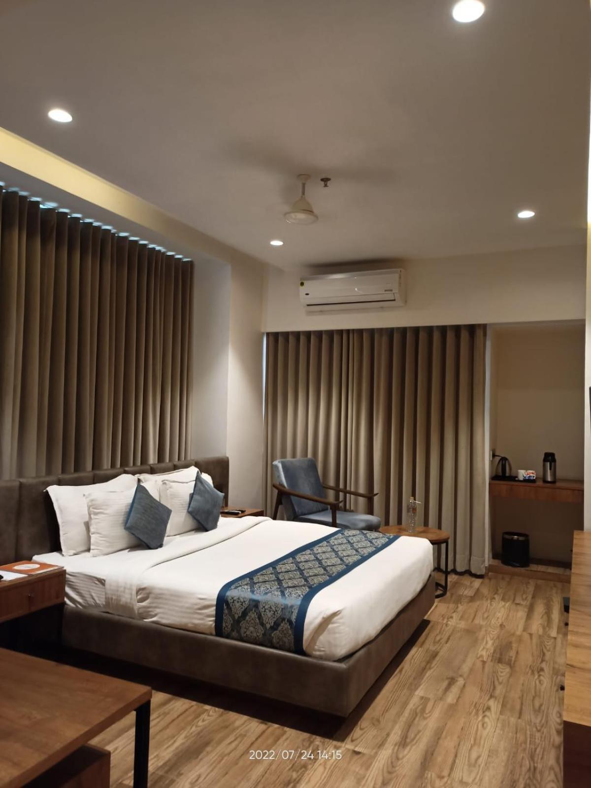 Pinnacle Grand Hotel Ahmedabad Exterior foto